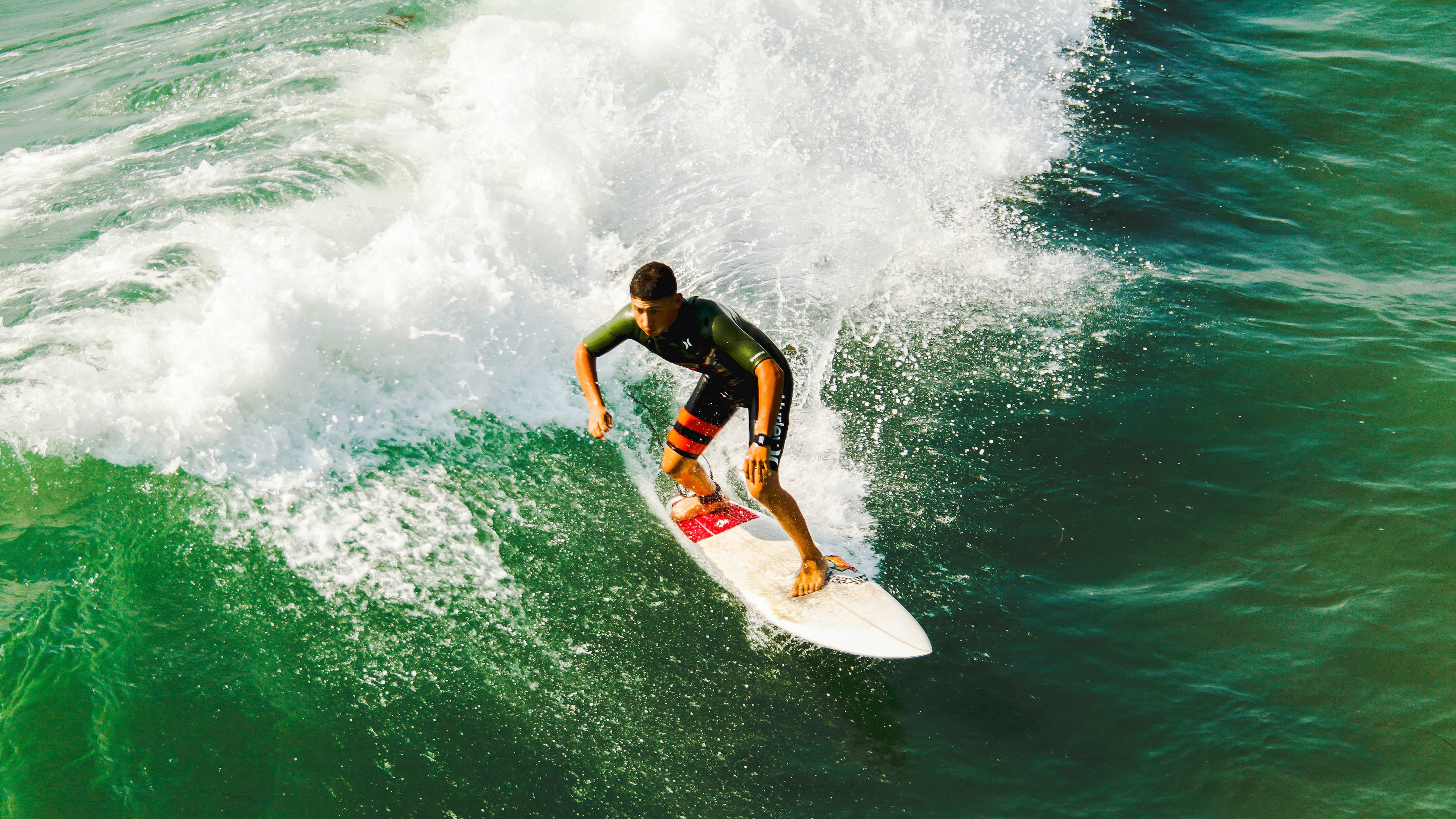 FB赛事直播-意甲焦点战之夜，萨拉赫关键进球定乾坤，一记射门改写争冠格局