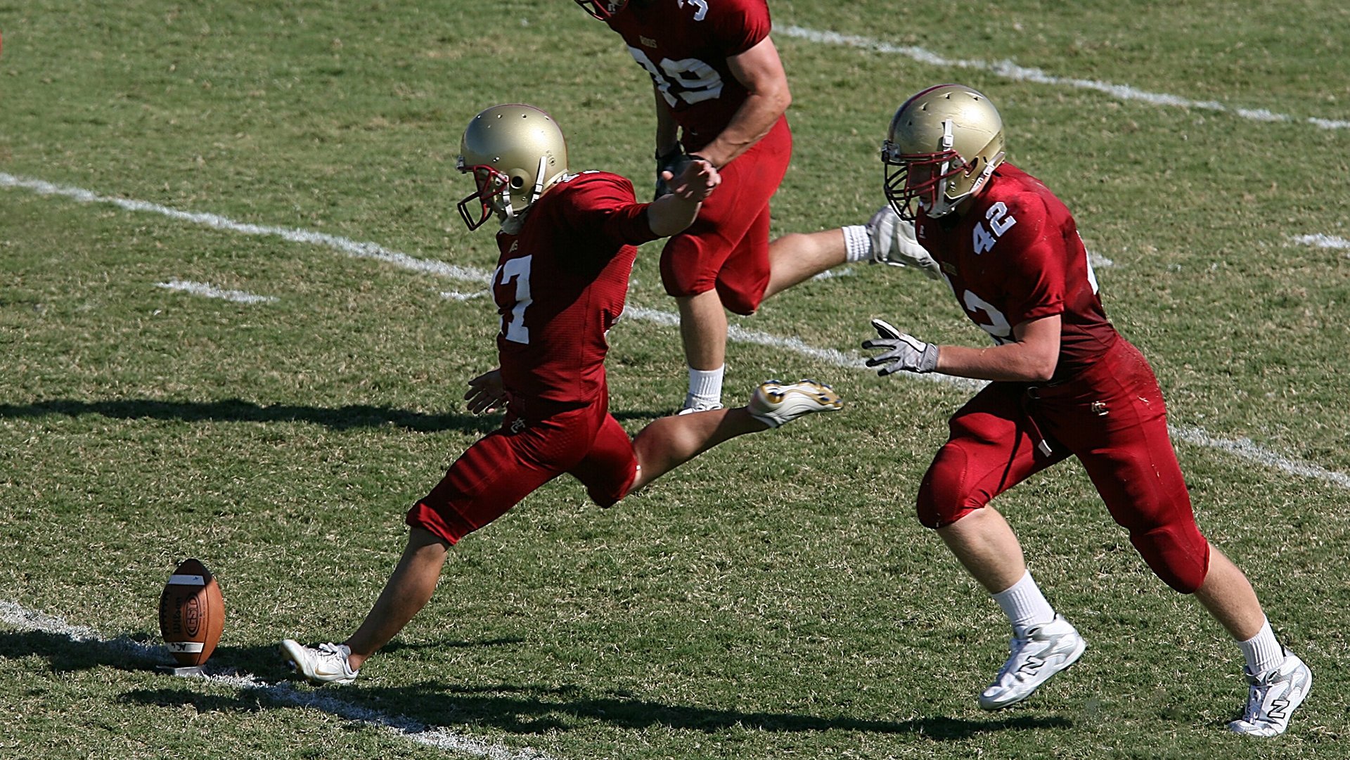 FB赛事直播-赛道上的新旧交替，雷诺车队完胜威廉姆斯，诺里斯惊艳四座