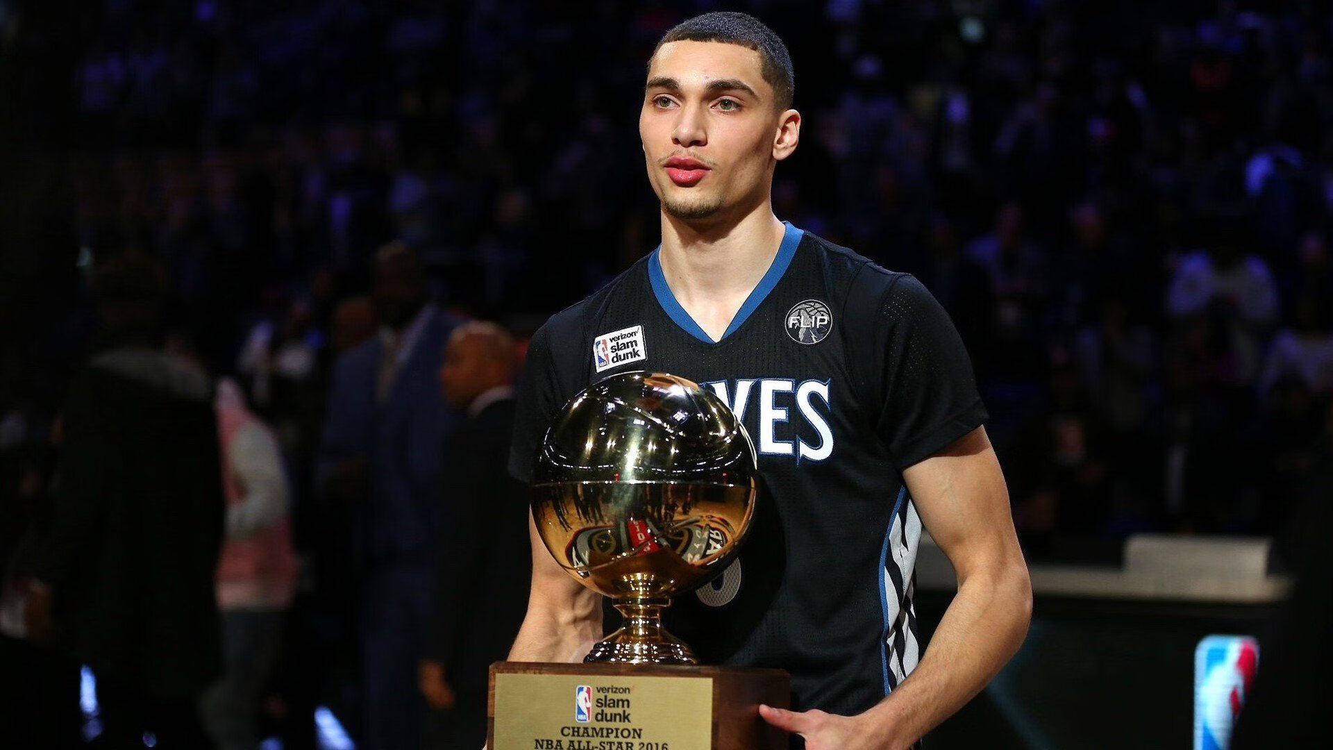 赛道上的冰与火之歌，雷诺险胜阿斯顿马丁，周冠宇统治全场