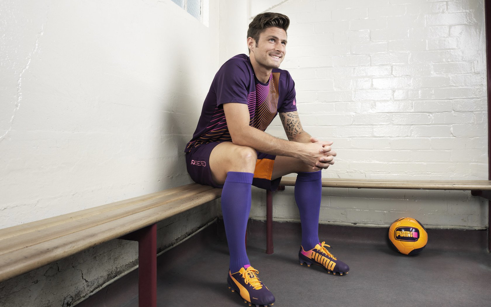 绿茵场与乒乓台的双重奏，法国队轻取英格兰，梁靖崑状态火热展现竞技之美